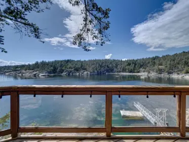5301 Taylor Crescent, Halfmoon Bay, BC, Halfmoon bay — Single Family Residence for sale