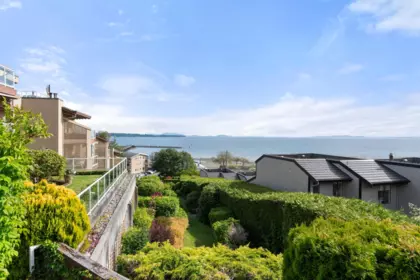 209 15025 Victoria Avenue, White Rock, BC, White rock — Apartment/Condo for sale