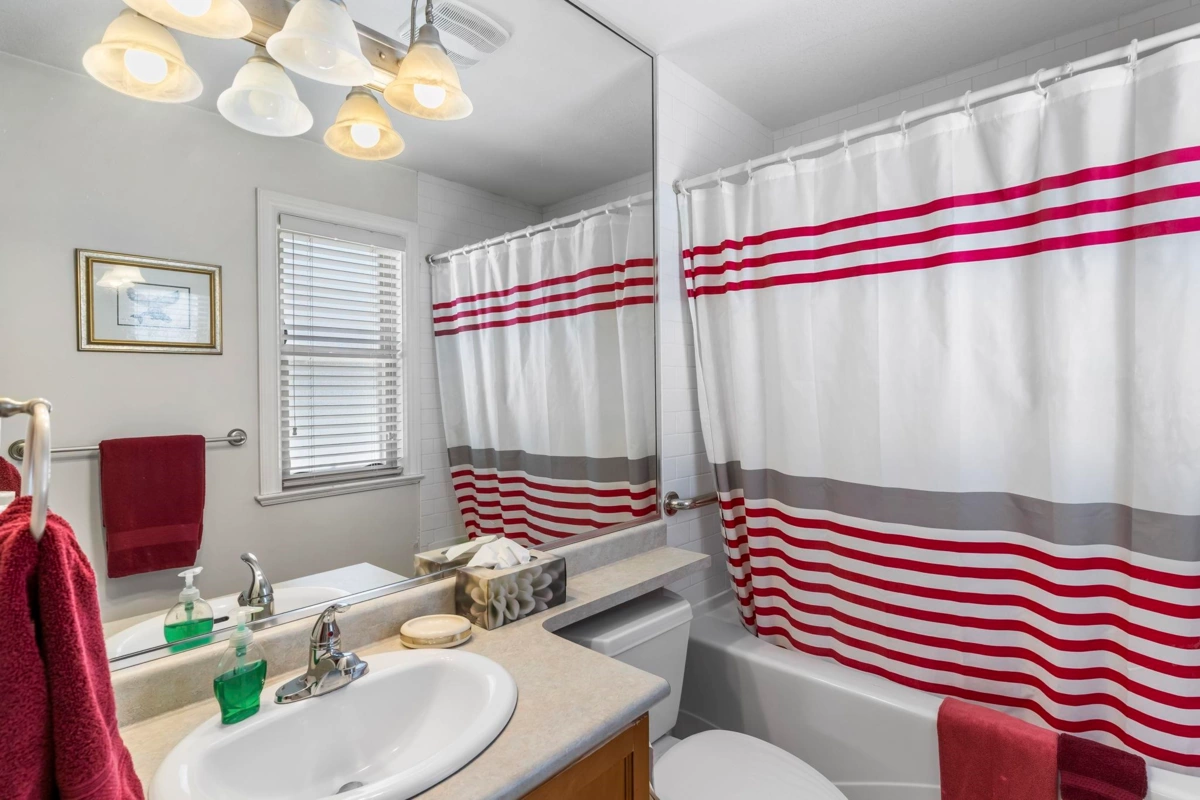 Basement Recreation Room Photo of 12038 59 Avenue, Surrey, BC