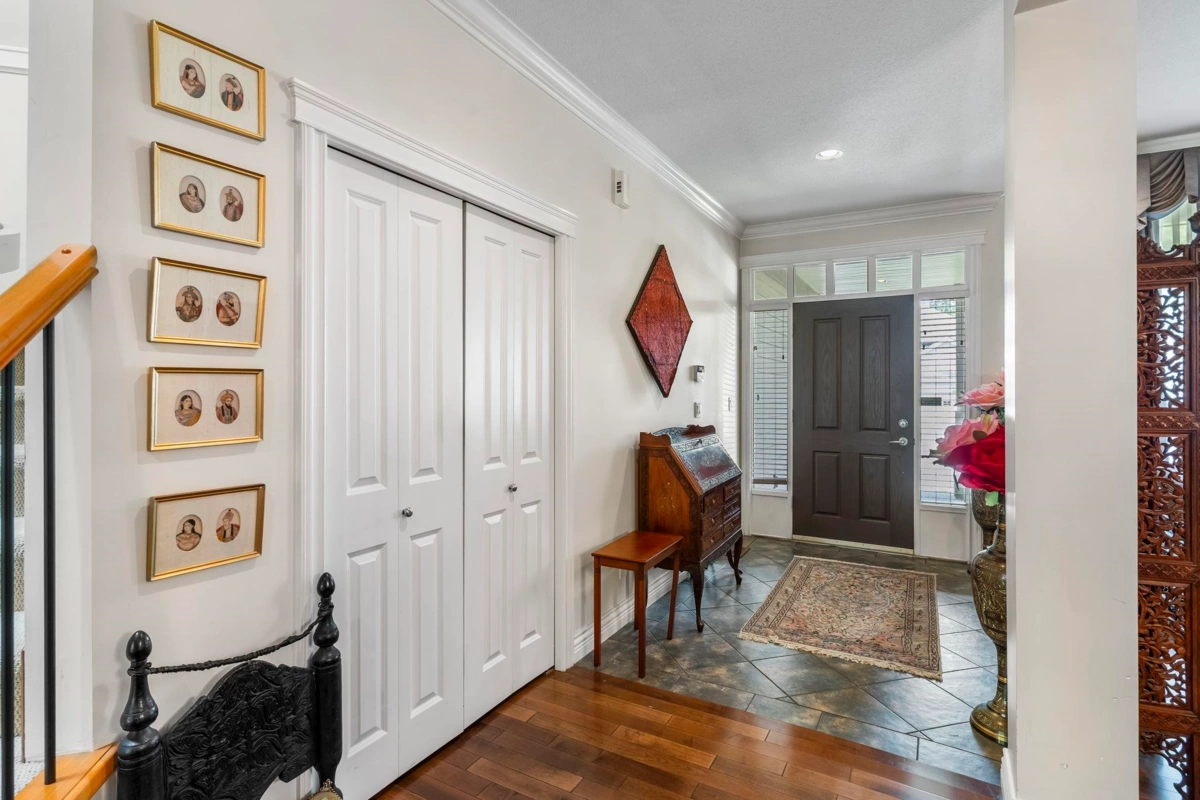 Dining Area Photo of 12038 59 Avenue, Surrey, BC