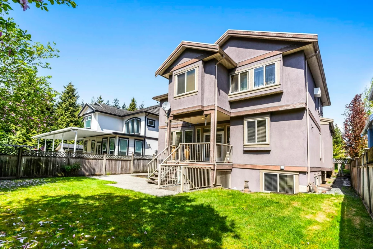 Fitness Center Photo Near 12038 59 Avenue, Surrey, BC