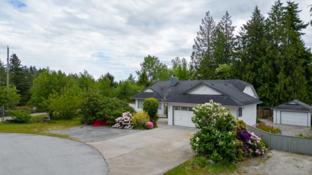 5051 Chapman Road, Sechelt, BC, Sechelt — Single Family Residence for sale