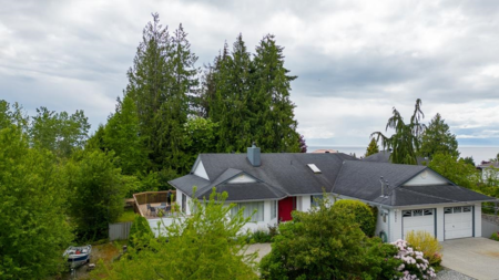 5051 Chapman Road, Sechelt, BC, Sechelt — Single Family Residence for sale