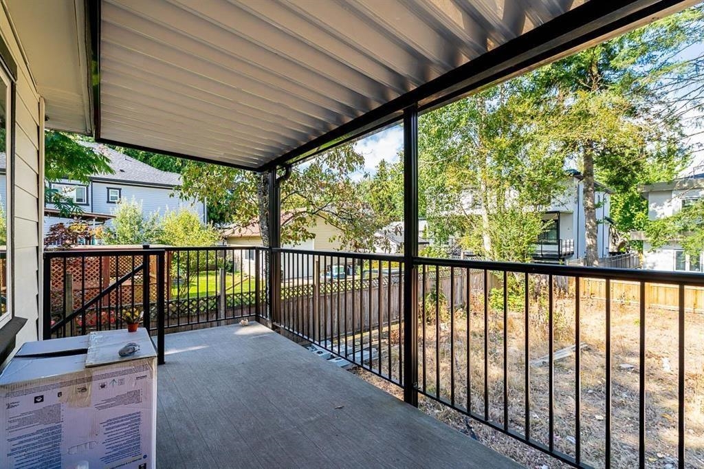 Kitchen Island Photo of 14125 75 Avenue, Surrey, BC