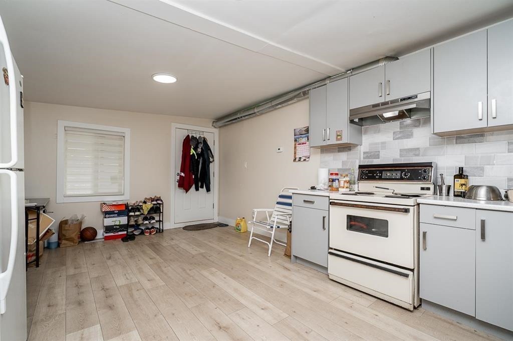 Walk-In Closet Photo of 14125 75 Avenue, Surrey, BC