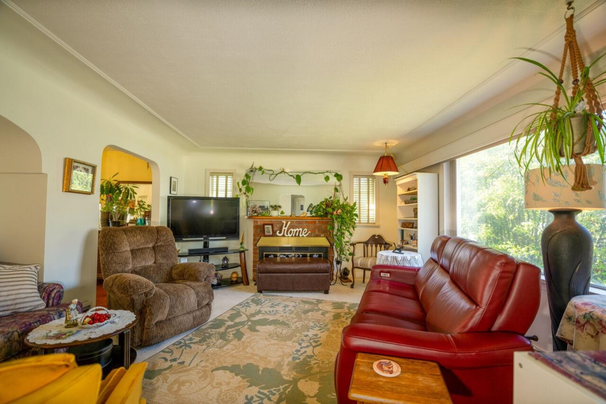 Dining Area Photo of 7240 16th Avenue, Burnaby, BC