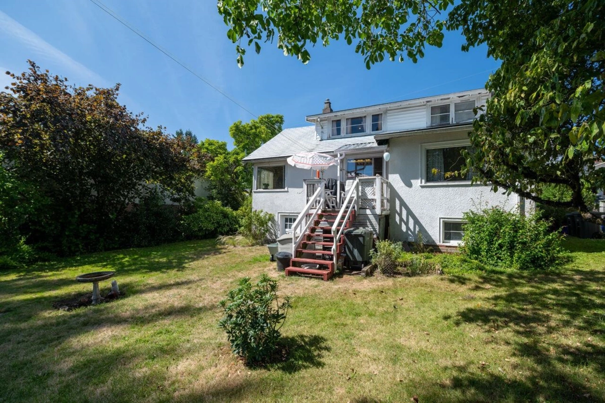 Hallway Photo of 7240 16th Avenue, Burnaby, BC