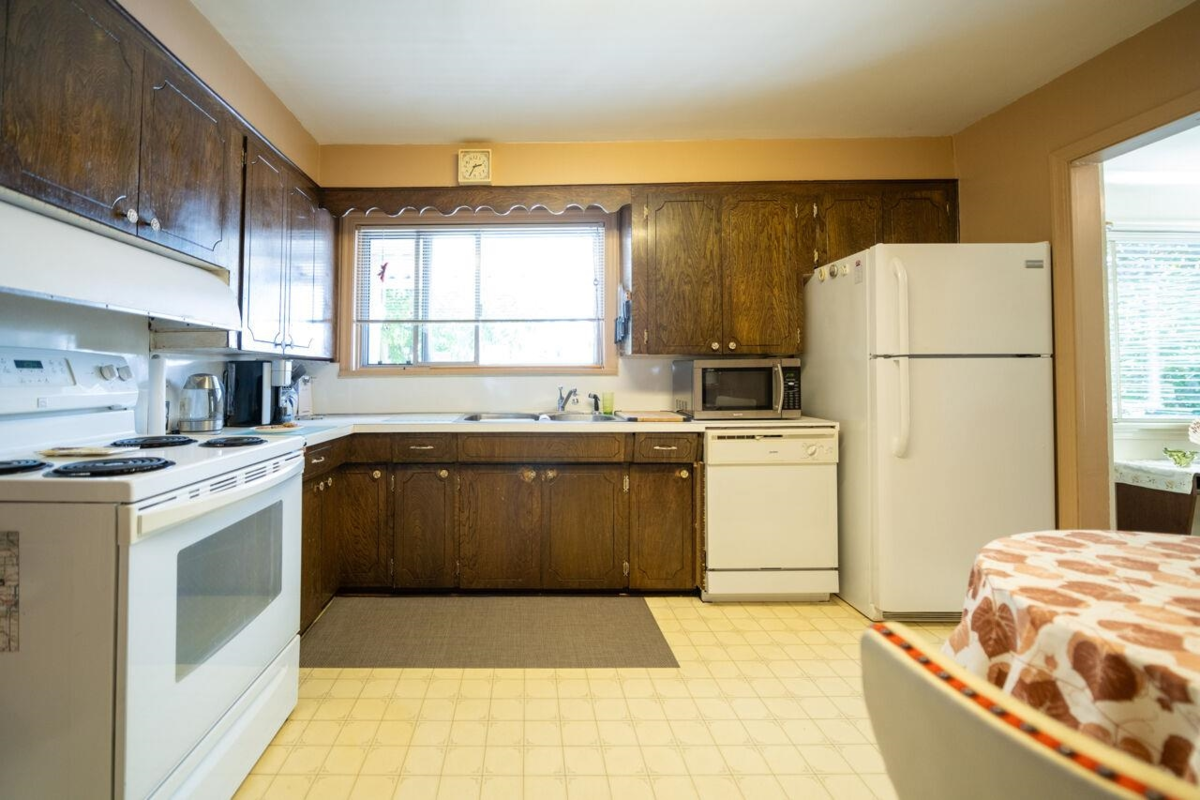 Primary Bathroom Photo of 7240 16th Avenue, Burnaby, BC