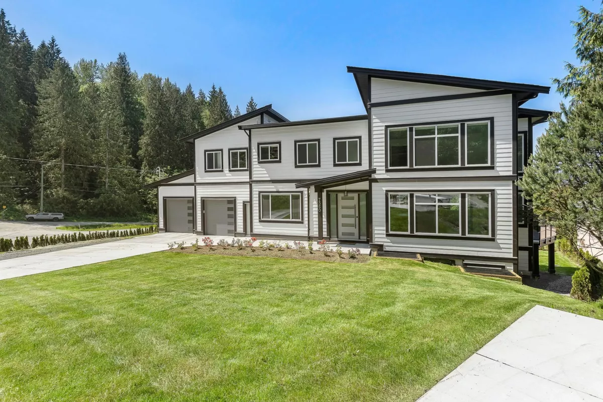 Living Room Photo of 7350 Marble Hill Road, Chilliwack, BC