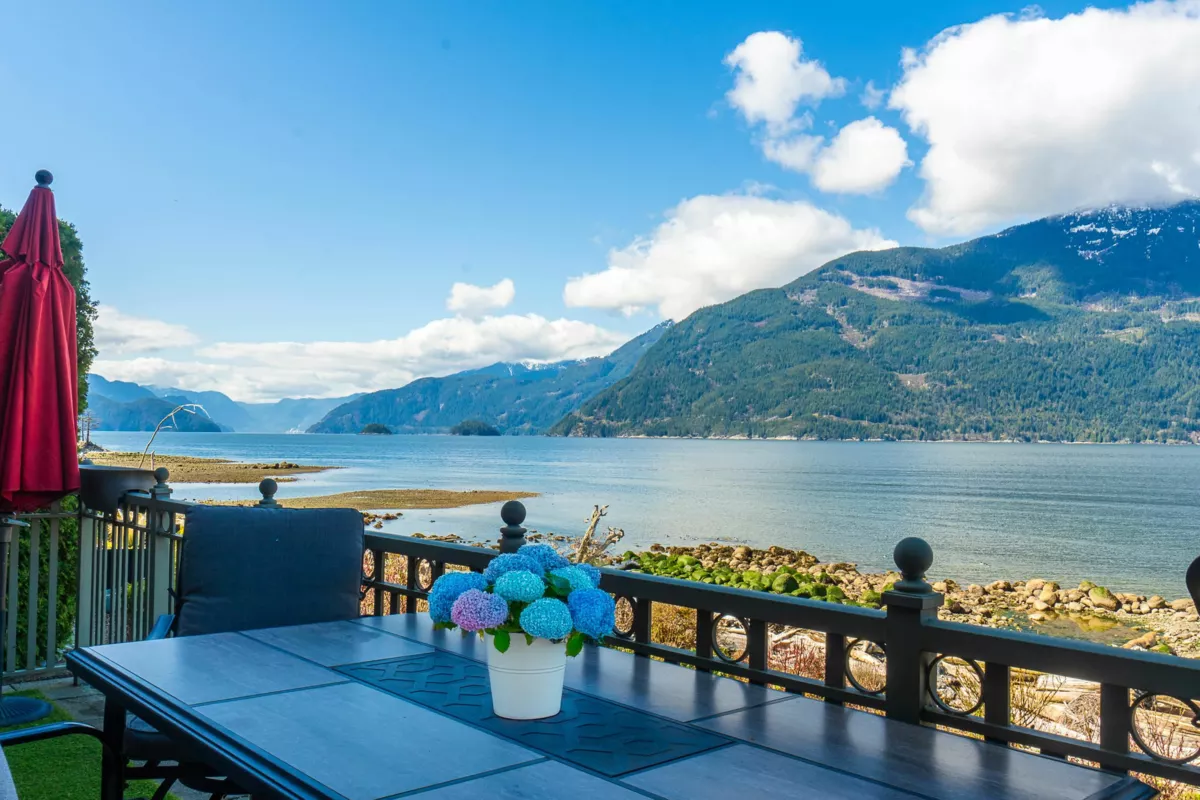 Exterior Front Photo of 10 Beach Drive, Furry Creek, BC