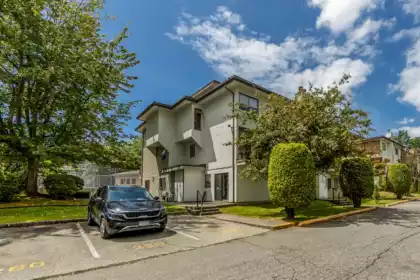 Laundry Room Photo of 203 7131 133a Street, Surrey, BC