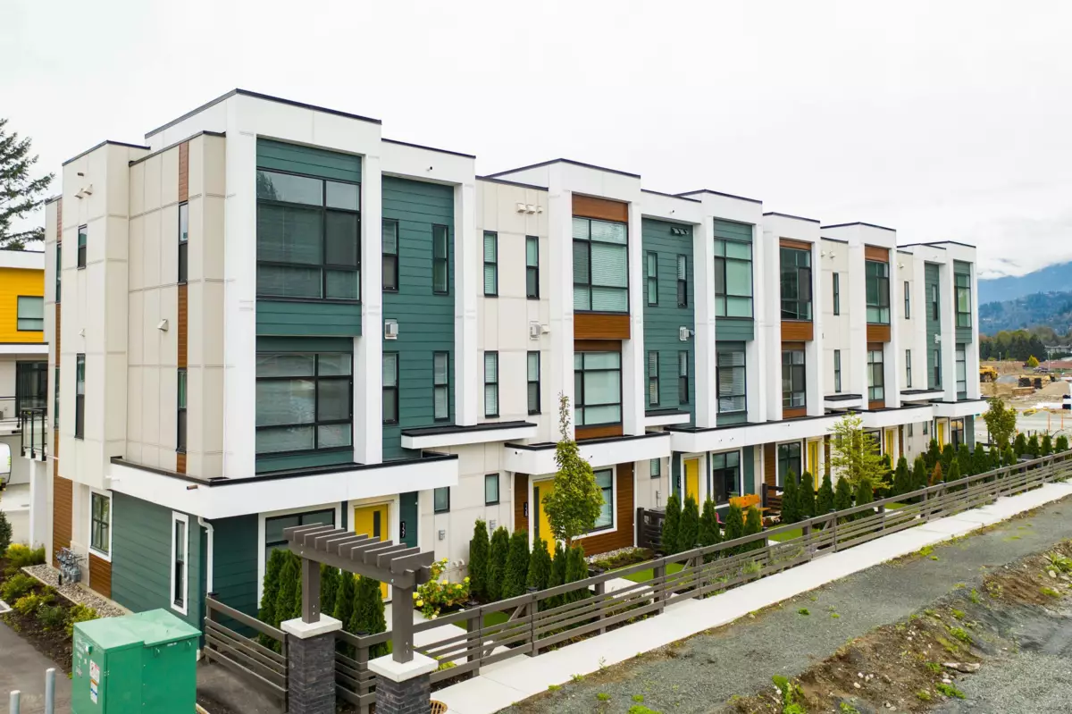Living Room Photo of 214 46150 Thomas Road, Sardis, BC