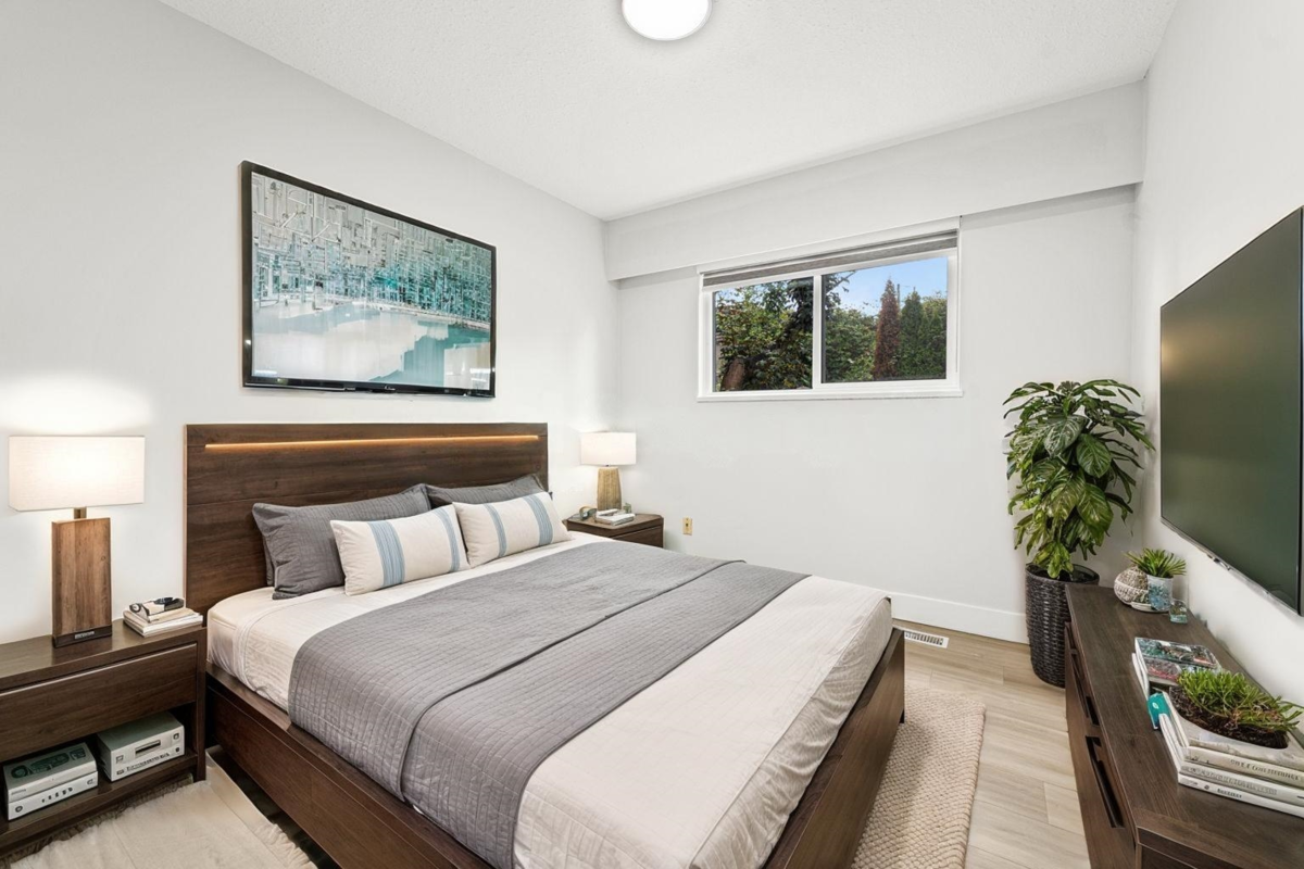 Living Room Photo of 2071 Emerson Street, Abbotsford, BC