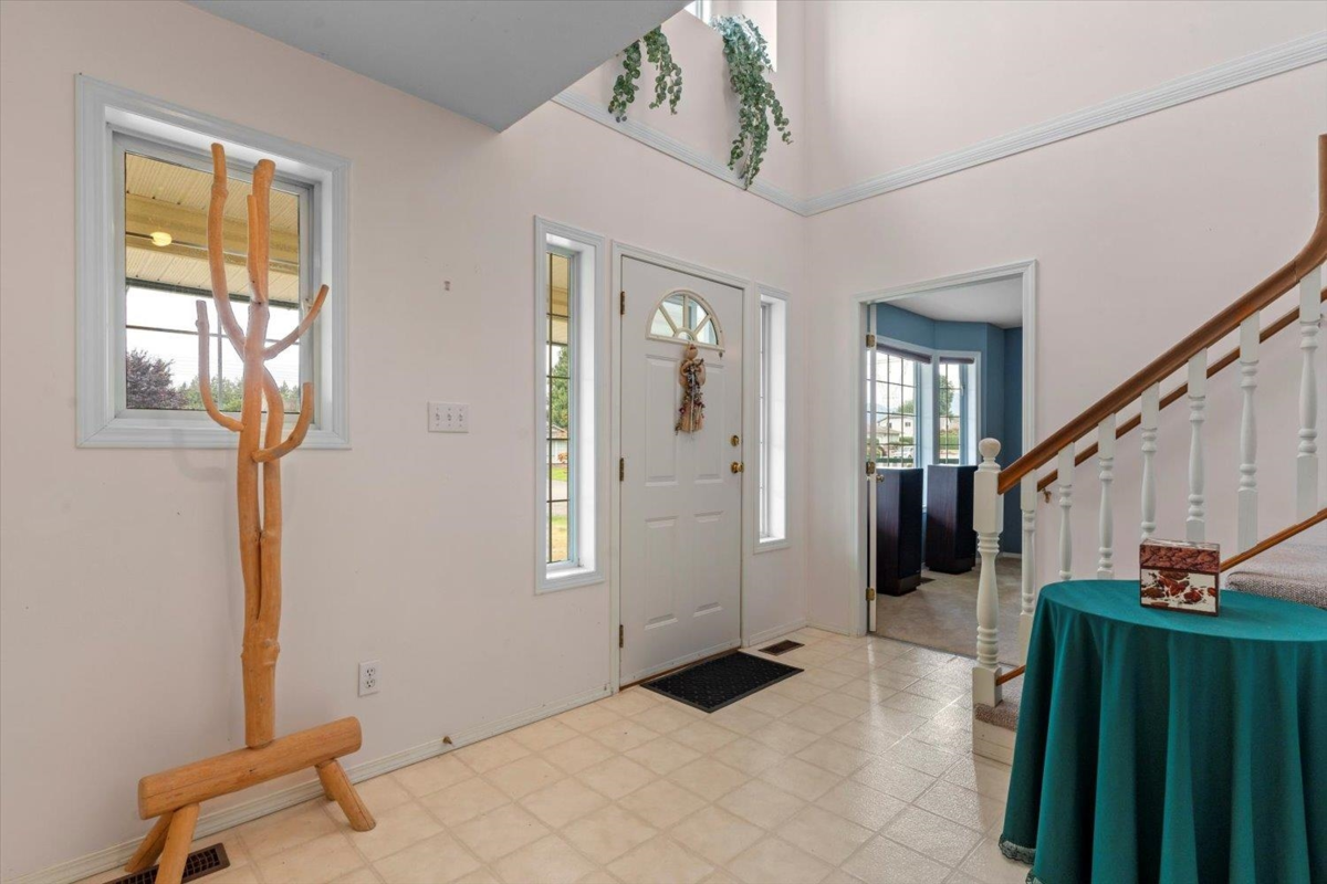 Living Room Photo of 10014 Parkwood Drive, Rosedale, BC
