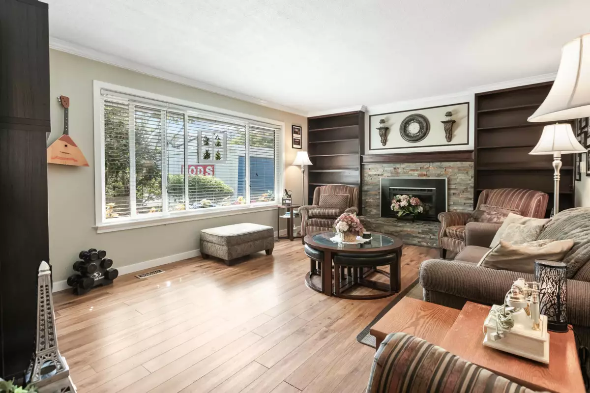 Breakfast Nook Photo of 22991 126 Avenue, Maple Ridge, BC