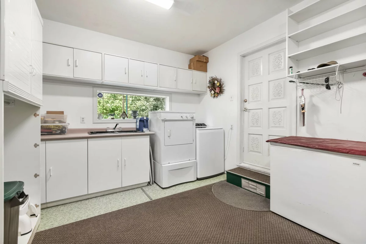 Staircase Photo of 22991 126 Avenue, Maple Ridge, BC