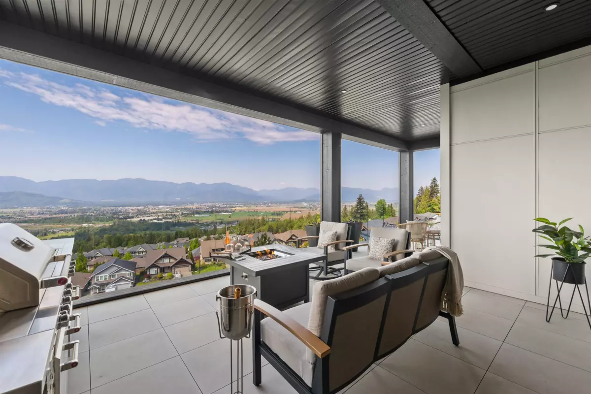 Backyard Photo of 5487 Maclachlan Place, Chilliwack, BC