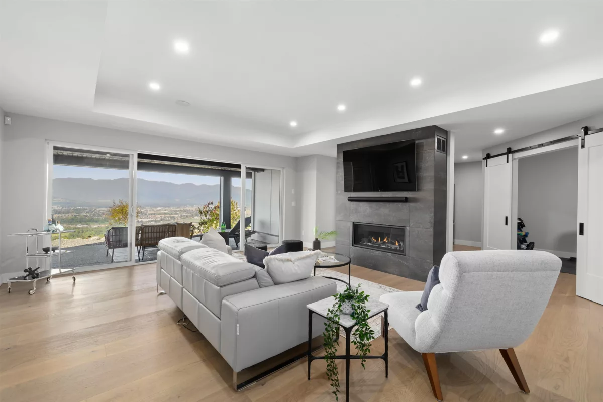 Guest Bathroom Photo of 5487 Maclachlan Place, Chilliwack, BC