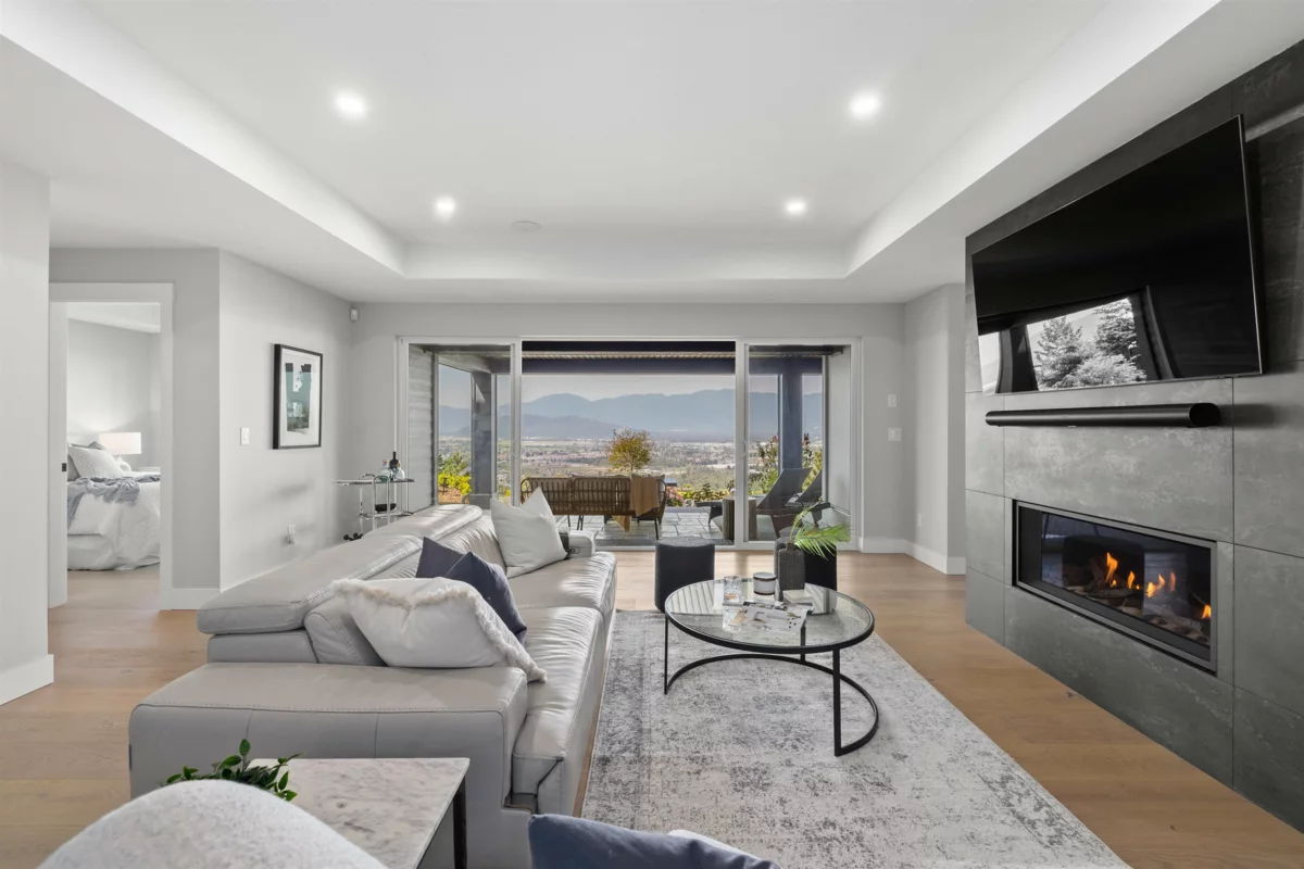 Powder Room Photo of 5487 Maclachlan Place, Chilliwack, BC