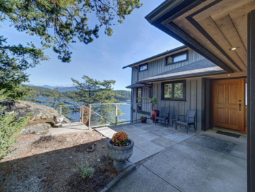 264 Arbutus Reach, Gibsons, BC, Gibsons — Single Family Residence for sale