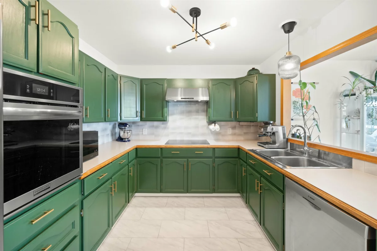 Dining Area Photo of 231 Princess Street, New Westminster, BC