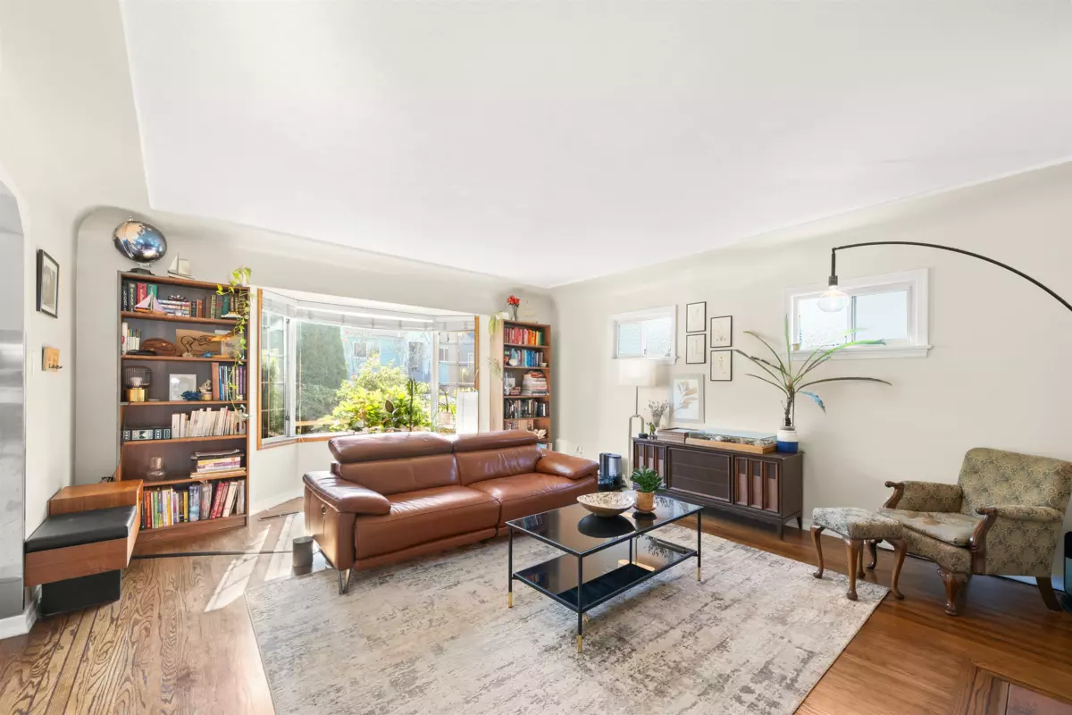 Walk-In Closet Photo of 231 Princess Street, New Westminster, BC