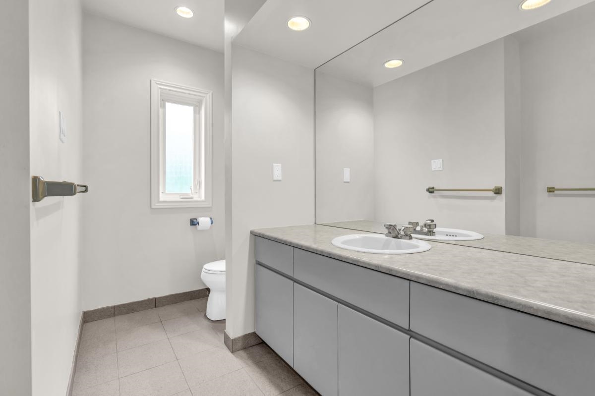 Bedroom 4 Photo of 1437 Bramwell Road, West Vancouver, BC