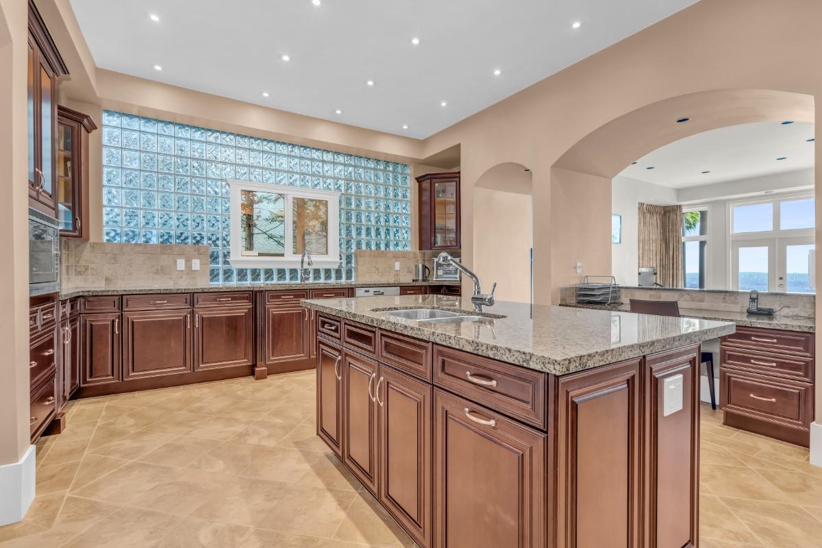 Breakfast Nook Photo of 1437 Bramwell Road, West Vancouver, BC