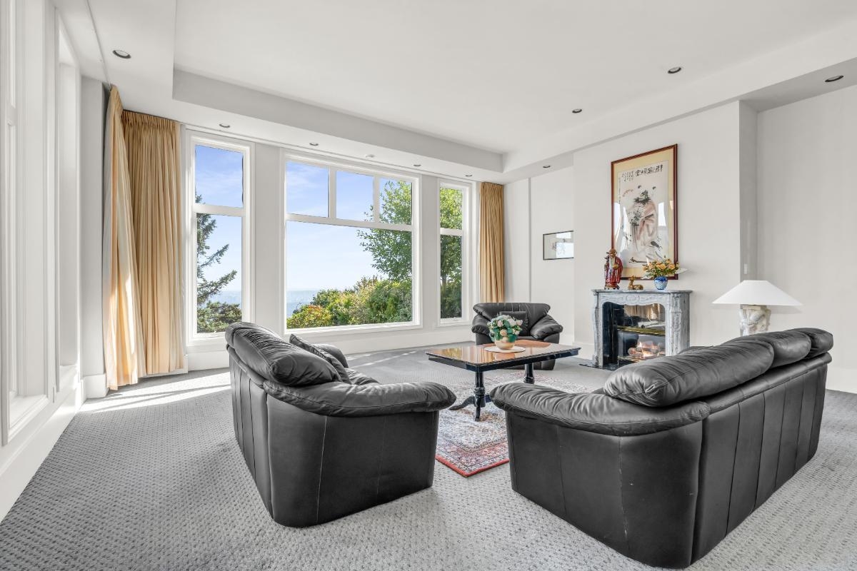 Dining Area Photo of 1437 Bramwell Road, West Vancouver, BC