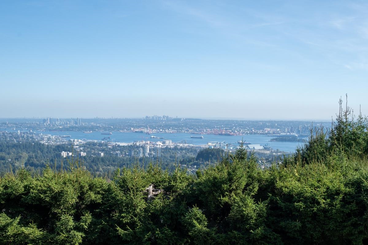 Family Room Photo of 1437 Bramwell Road, West Vancouver, BC