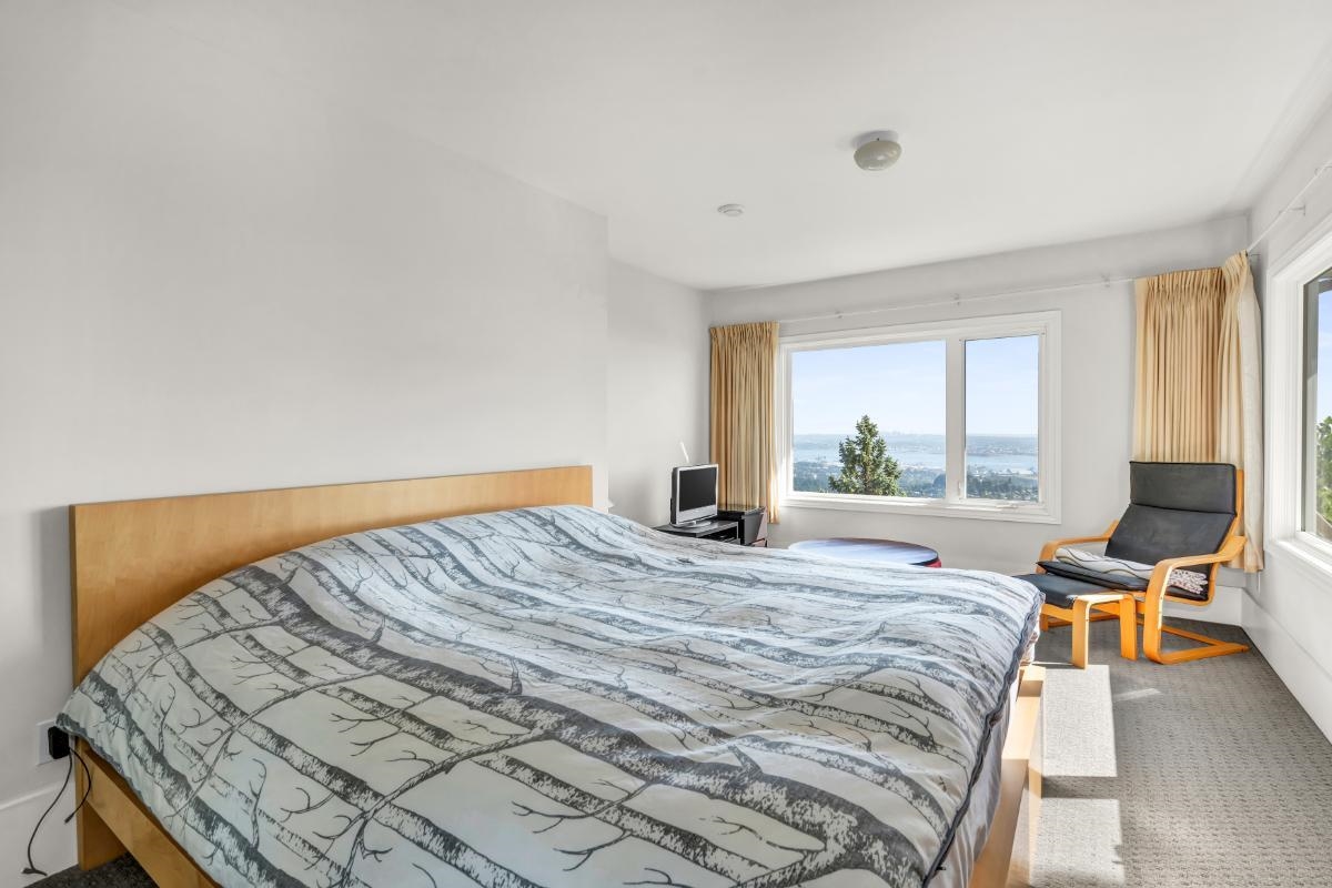 Guest Bathroom Photo of 1437 Bramwell Road, West Vancouver, BC