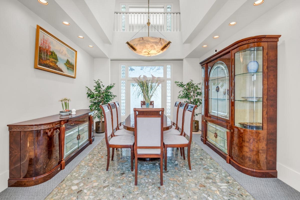 Kitchen Island Photo of 1437 Bramwell Road, West Vancouver, BC