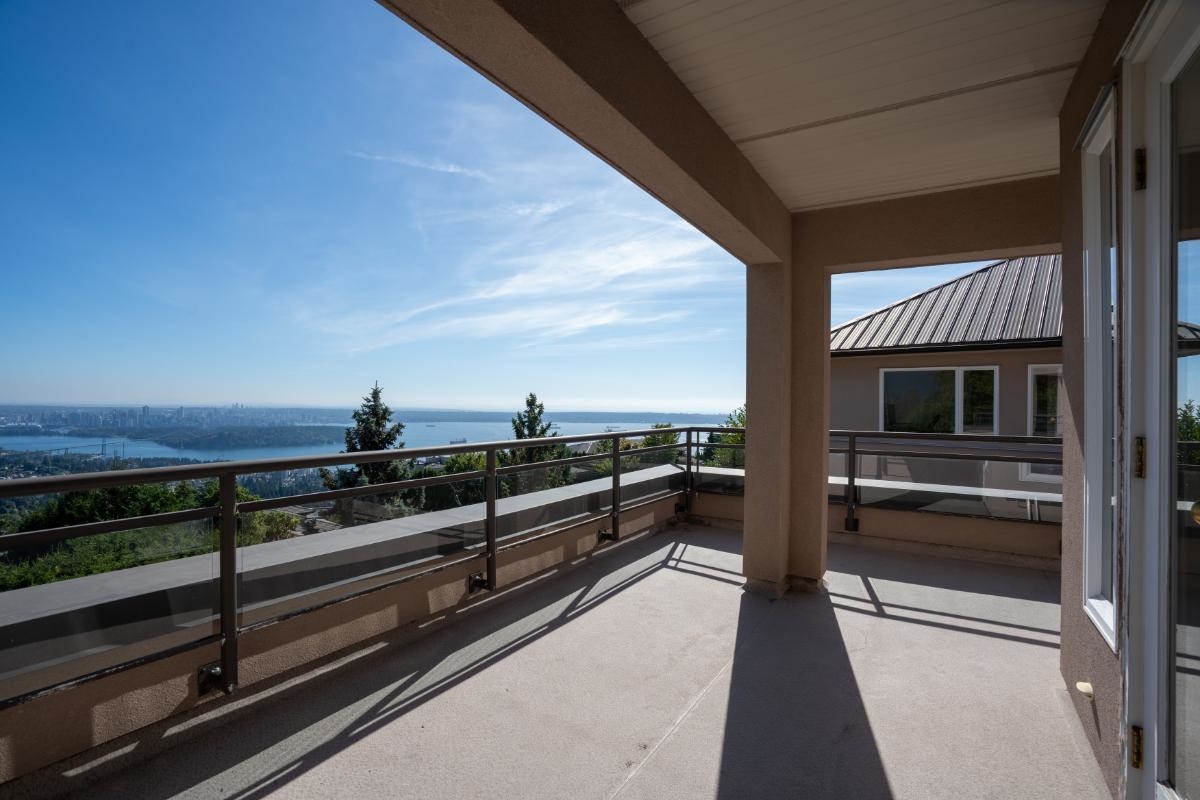 Staircase Photo of 1437 Bramwell Road, West Vancouver, BC