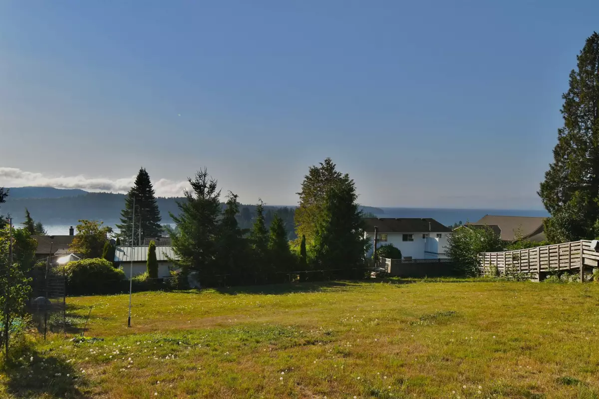 Dining Area Photo of 554 Wildwood Crescent, Gibsons, BC