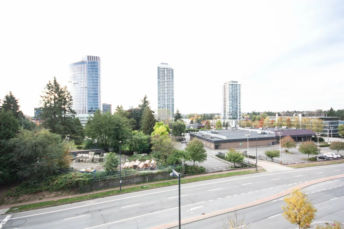 Walk-In Closet Photo of 512 13655 Fraser Highway, Surrey, BC