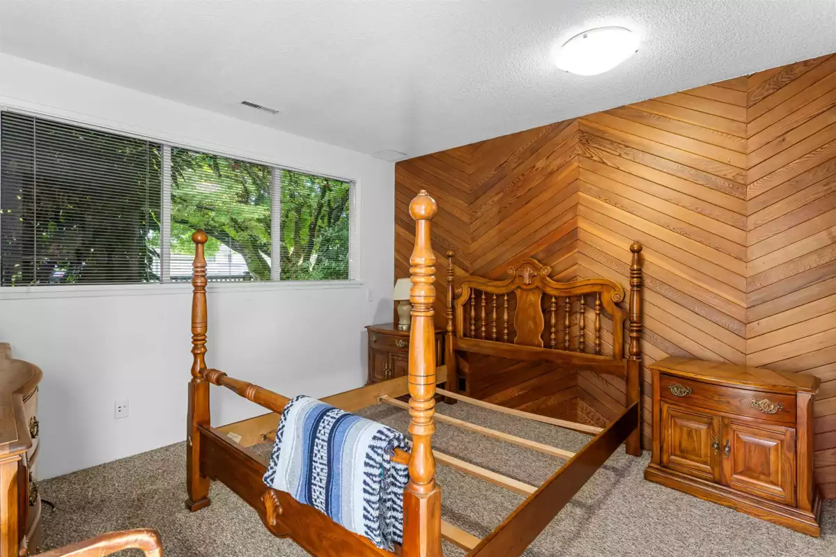 Bedroom 4 Photo of 260 W 21st Street, North Vancouver, BC