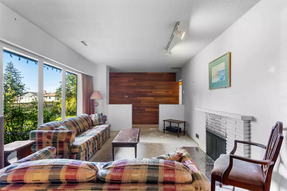 Breakfast Nook Photo of 260 W 21st Street, North Vancouver, BC