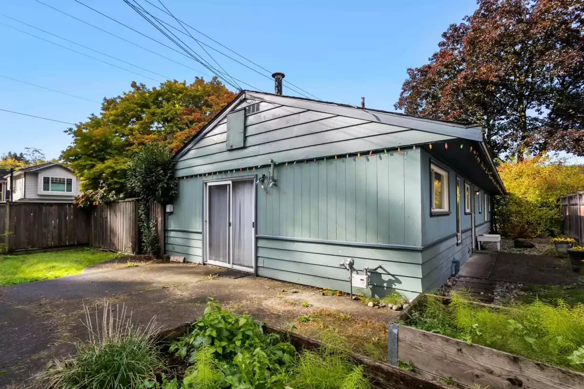 Hallway Photo of 260 W 21st Street, North Vancouver, BC