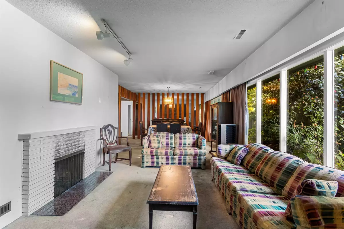 Kitchen Photo of 260 W 21st Street, North Vancouver, BC