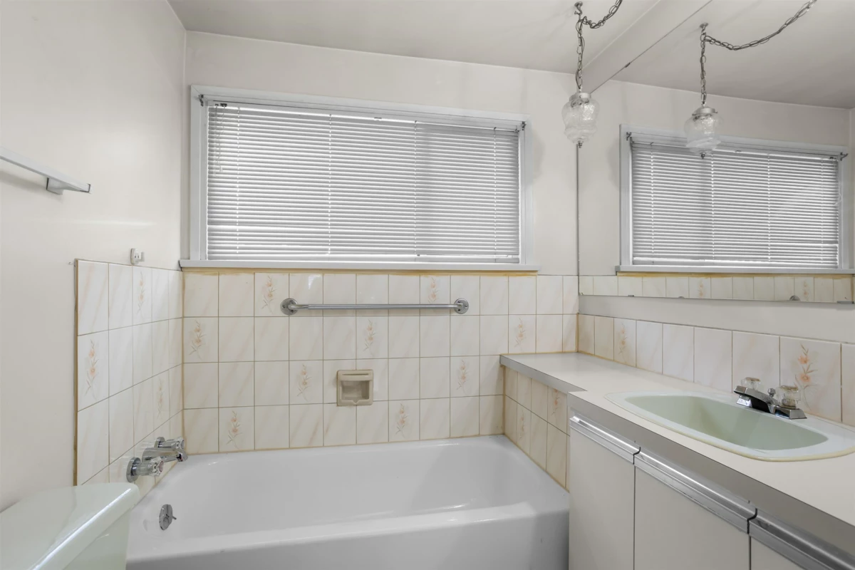 Loft / Bonus Room Photo of 260 W 21st Street, North Vancouver, BC