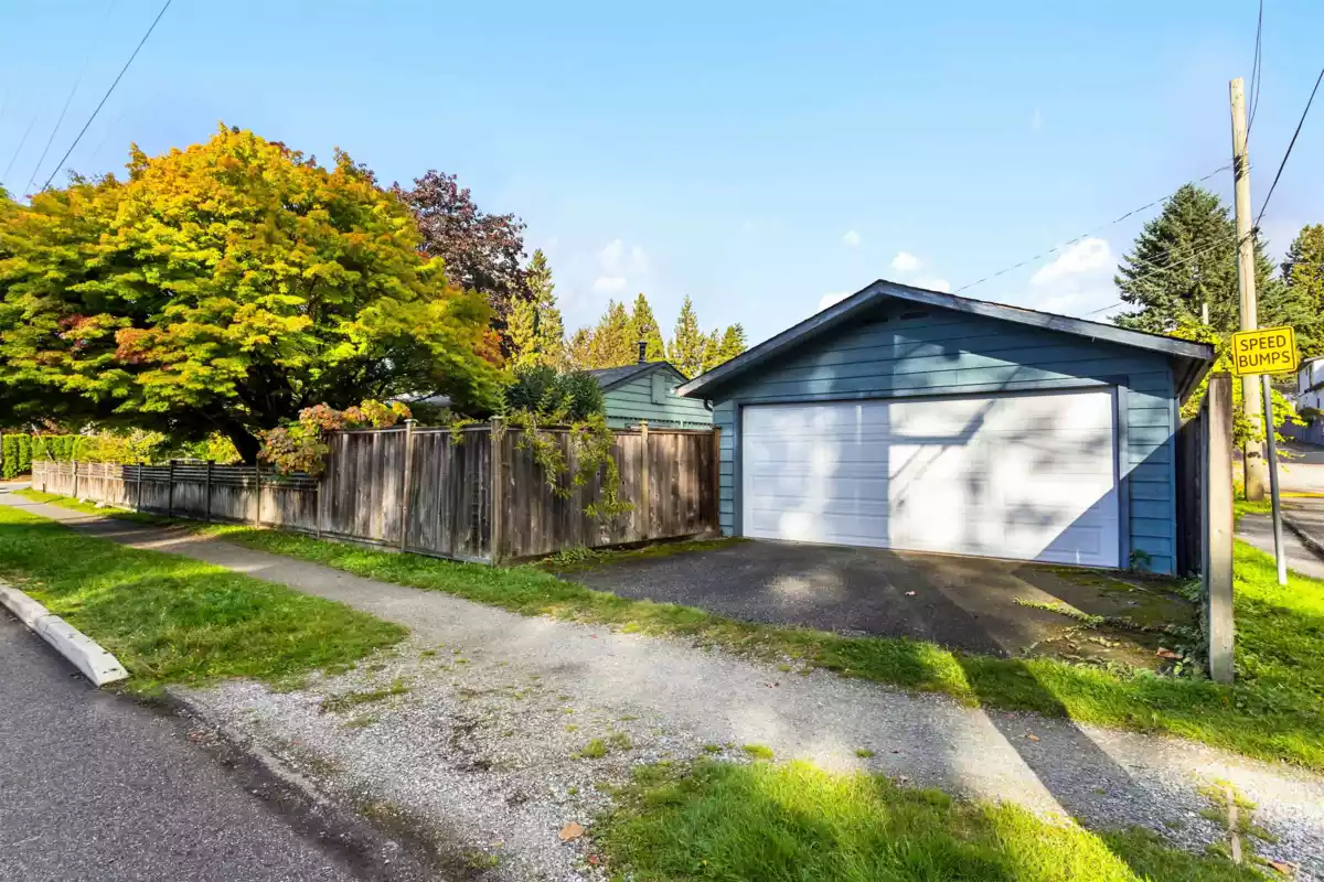 Mudroom Photo of 260 W 21st Street, North Vancouver, BC
