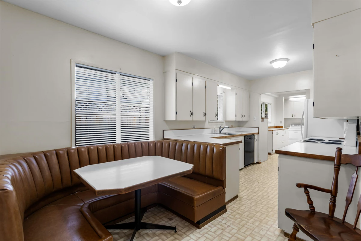 Primary Bedroom Photo of 260 W 21st Street, North Vancouver, BC