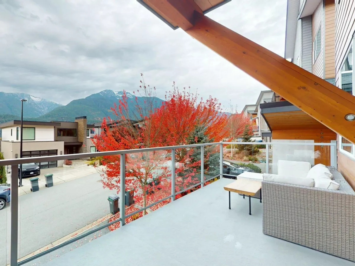 Breakfast Nook Photo of 41294 Horizon Drive, Squamish, BC