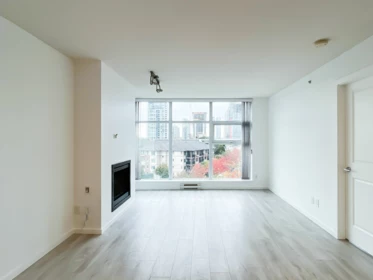 708 2289 Yukon Crescent, Burnaby, BC, Burnaby — Apartment/Condo for sale