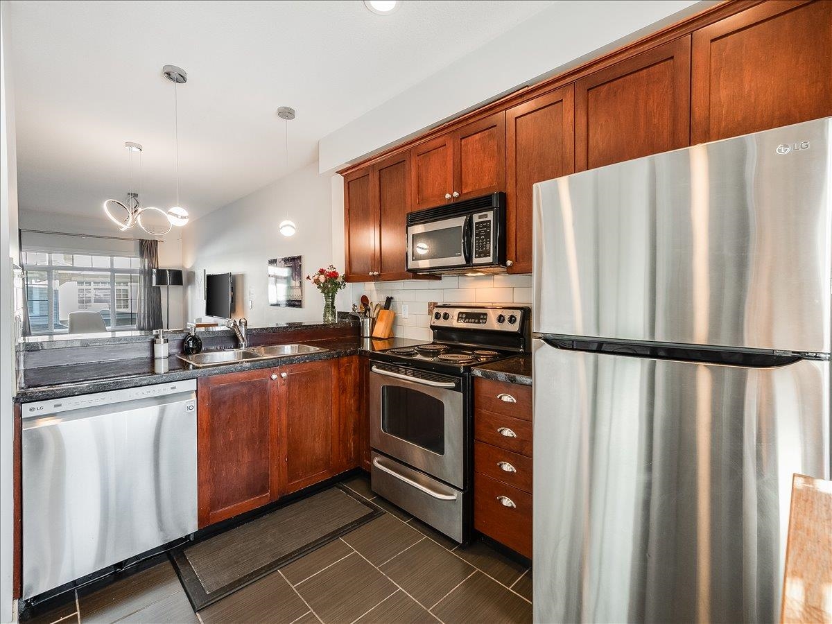 Kitchen Photo of 18 6852 193 Street, Surrey, BC