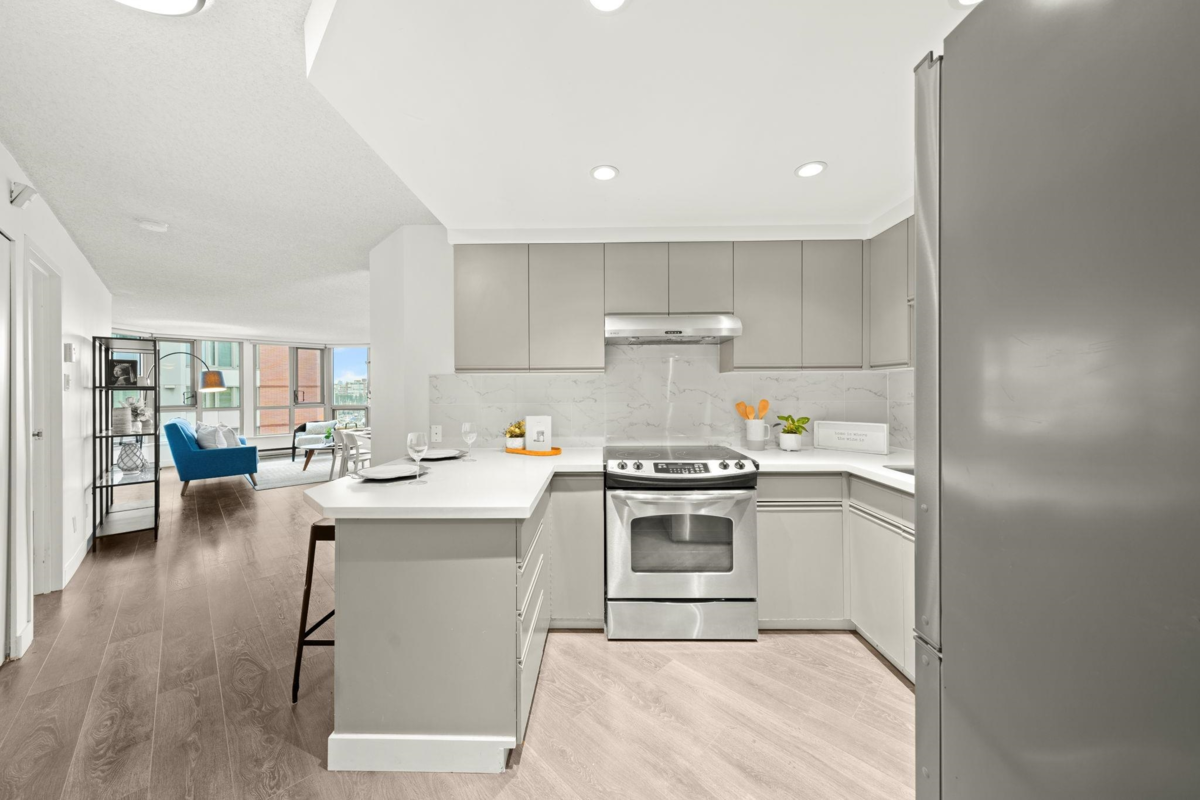 Guest Bathroom Photo of 603 1625 Hornby Street, Vancouver, BC