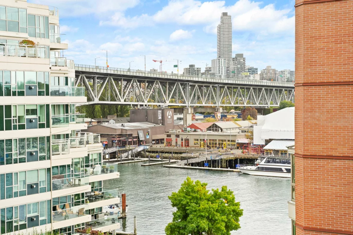 Hot Tub / Spa Photo of 603 1625 Hornby Street, Vancouver, BC