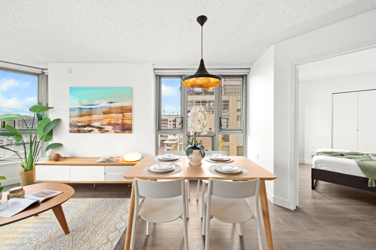 Kitchen Island Photo of 603 1625 Hornby Street, Vancouver, BC