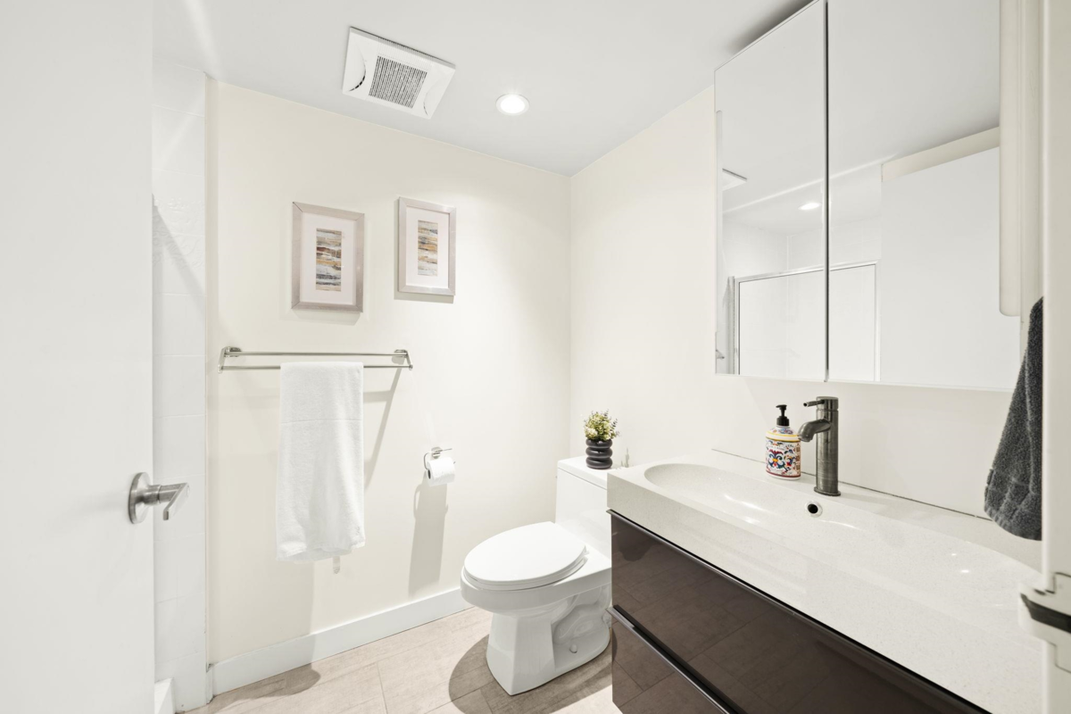 Loft / Bonus Room Photo of 603 1625 Hornby Street, Vancouver, BC