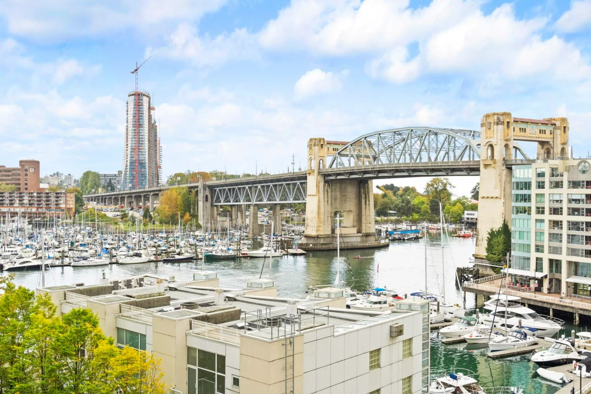 Outdoor Kitchen Photo of 603 1625 Hornby Street, Vancouver, BC